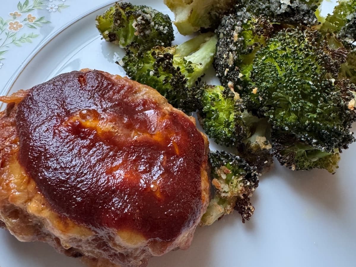 BBQ Cheddar Meatloaves w/Parmesan Broccoli